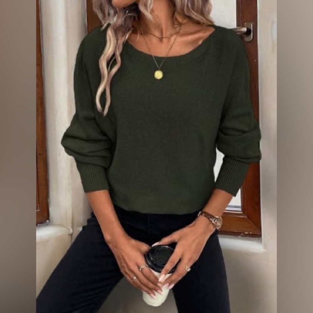 FRAME 100% cashmere stunning dark green sweater w/lovely sleeves from Neiman’s